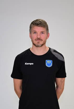 Handball I Women I Season 2025 2026 I 1 HBF I Buxtehuder SV I Coach introduction I 08 12 2025 Introduction of the new coach at Buxtehuder SV, Team Buxtehude Head coach Nicolaj Andersson, Nicolaj Bredekjaer Andersson, Name Andersson, Nicolaj Bredekjaer, Age 37, Nationality Denmark, Dane Featured here Single photo, cropped, single image, cut out, isolated subject, sports shot, close-up, cropped, cropped shot, shot, single Nicolaj Bredekjaer Andersson Buxtehuder Sportverein Buxtehude Halle Nord Niedersachsen Germany Copyright: xLobeca FelixxSchlikisx