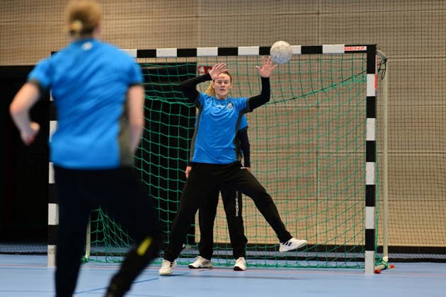 Handball I Women I Season 2025 2026 I 1 HBF I Buxtehuder SV I Coach introduction I 08 12 2025 Introduction of the new coach at Buxtehuder SV, Team Buxtehude Head Coach Nicolaj Andersson, Nicolaj Bredekjaer Andersson, Name Andersson, Nicolaj Bredekjaer, Age 37, Nationality Denmark, Dane Here you can see Annie Linder 20, Buxtehuder Sportverein Buxtehude Halle Nord Niedersachsen Germany Copyright: xLobeca FelixxSchlikisx
