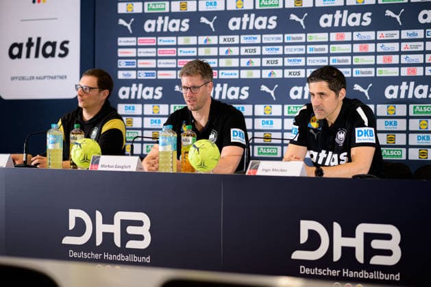 Handball, Womens World Championship, Germany Press conference from left Press spokesman Tobias Krumm, Coach Markus Gaugisch Germany , DHB Director of Sport Ingo Meckes Dortmund North Rhine-Westphalia Germany