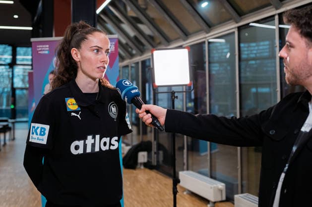 Handball, Womens World Championship, Germany Press conference Goalkeeper Sarah Wachter Germany in ARD interview Dortmund North Rhine-Westphalia Germany