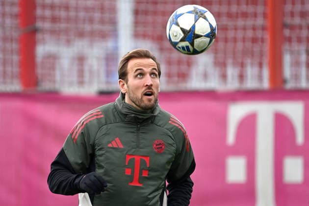 Harry KANE Bayern Muenchen focuses the ball, action,single image,cropped single motif,half figure,half figure final training on 08 12 2025 Football Champions League,season 2025 26, league phase FC Bayern Muenchen Sporting CP on 09 12 2025