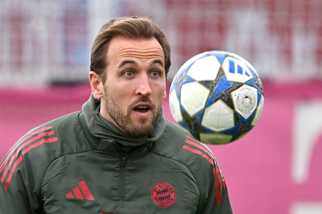 Harry KANE Bayern Muenchen focuses on the ball, action,single image,cropped single motif,portrait,portrait final training on 08 12 2025 Football Champions League,season 2025 26, league phase FC Bayern Muenchen Sporting CP on 09 12 2025