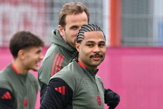 Serge GNABRY FC Bayern Muenchen , hi Harry KANE Bayern Muenchen , Tom BISCHOF Bayern Muenchen final training on 08 12 2025 Football Champions League,Season 2025 26, League phase FC Bayern Muenchen Sporting CP on 09 12 2025