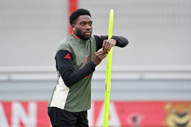 Alphonso DAVIES Bayern Muenchen , action,single image,cropped single motif,half figure,half figure final training on 08 12 2025 Football Champions League,season 2025 26, league phase FC Bayern Muenchen Sporting CP on 09 12 2025