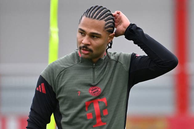 Serge GNABRY FC Bayern Muenchen , gesture,skeptical, action,single image,cropped single motif,half figure,half figure final training on 08 12 2025 Football Champions League,season 2025 26, league phase FC Bayern Muenchen Sporting CP on 09 12 2025