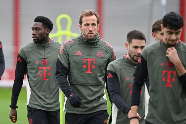 from left Alphonso DAVIES Bayern Muenchen , Harry KANE Bayern Muenchen ,Raphael GUERREIRO Bayern Muenchen ,Tom BISCHOF Bayern Muenchen ,Aleksandar PAVLOVIC Bayern Muenchen final training on 08 12 2025 Football Champions League,Season 2025 26, League phase FC Bayern Muenchen Sporting CP on 09 12 2025