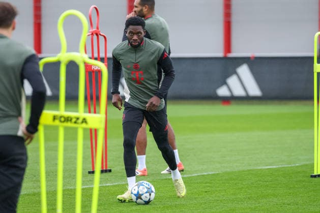 Alphonso Davies FC Bayern Muenchen, 19 , GER, Final training, FC Bayern Muenchen, Football, UEFA Champions League, League phase, Matchday 6, 2025 2026 season, 08 12 2025, GER, Final training, FC Bayern Muenchen, Football, UEFA Champions League, League phase, Matchday 6, 2025 2026 season, 08 12 2025 Muenchen Copyright: xEibner-Pressefoto JennixMaulx EP_JML