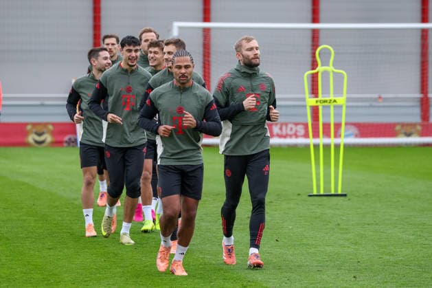 Serge Gnabry FC Bayern Muenchen, 07 with Konrad Laimer FC Bayern Muenchen, 27 and Josip Stanisic FC Bayern Muenchen, 44 , with Aleksandar Pavlovic FC Bayern Muenchen, 45 and Tom Bischof FC Bayern Muenchen, 20 , with Raphael Guerreiro FC Bayern Muenchen, 22 and Harry Kane FC Bayern Muenchen, 09 , with Leon Goretzka FC Bayern Muenchen, 08 , GER, Final training, FC Bayern Muenchen, Football, UEFA Champions League, League Phase, Matchday 6, Season 2025 2026, 08 12 2025, GER, Final training, FC Bayern Muenchen, Football, UEFA Champions League, League Phase, Matchday 6, Season 2025 2026, 08 12 2025 Muenchen Copyright: xEibner-Pressefoto JennixMaulx EP_JML