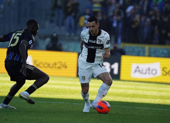 Parma s Emanuele Valeri ....During the Serie A soccer match between Pisa and Parma at the Cetilar Arena Romeo Anconetani Stadium in Pisa; Center West Italy; saturday Dicember 08; 2025 ; Soccer  Copyright: x AlessandroxLaxRoccax