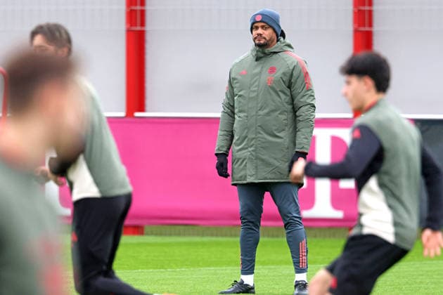 Coach Vincent Kompany and his players, Team, Portrait, Portrait, Football Final training UEFA Champions League match FC Bayern vs Sporting Lisbon Munich 08 12 2025 Training ground, Säbenerstr PHOTO Mladen Lackovic LakoPress