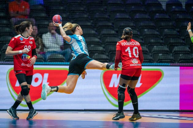 2025-12-08 Argentina vs Tunisia ROTTERDAM, NETHERLANDS - DECEMBER 8: Elke Karsten of Argentina during the IHF Worldchampionship 2025 match for women, between Argentina and Tunisia at Ahoy on December 8, 2025 in Rotterdam, Netherlands. Rotterdam Ahoy Netherlands Content not available for redistribution in The Netherlands directly or indirectly through any third parties. Copyright: xHenkxSeppenx