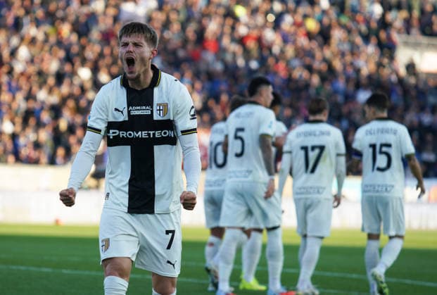 calebrities Parma s Adrian Benedyczak make a score goal Penality....During the Serie A soccer match between Pisa and Parma at the Cetilar Arena Romeo Anconetani Stadium in Pisa; Center West Italy; saturday Dicember 08; 2025 ; Soccer  Copyright: x AlessandroxLaxRoccax