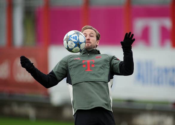Football, Men, Champions League, 2025 2026 season, FC Bayern Munich, Final training session Harry Kane FC Bayern Munich takes a ball