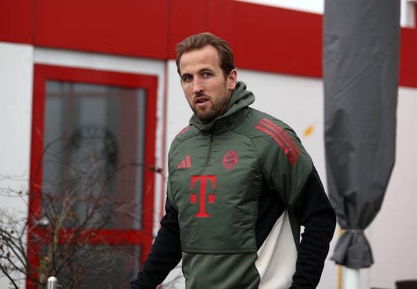 Football, Men, Champions League, Season 2025 2026, FC Bayern Munich, Final training Harry Kane FC Bayern Munich on the way to the training ground, looking left