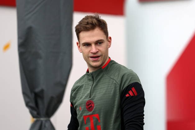 Football, Men, Champions League, 2025 2026 season, FC Bayern Munich, Final training Joshua Kimmich FC Bayern Munich on the way to the training ground, looking left
