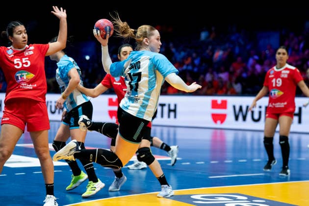 2025-12-08 Argentina vs Tunisia ROTTERDAM, NETHERLANDS - DECEMBER 8: during the IHF Worldchampionship 2025 match for women, between Argentina and Tunisia at Ahoy on December 8, 2025 in Rotterdam, Netherlands. Rotterdam Ahoy Netherlands Content not available for redistribution in The Netherlands directly or indirectly through any third parties. Copyright: xHenkxSeppenx