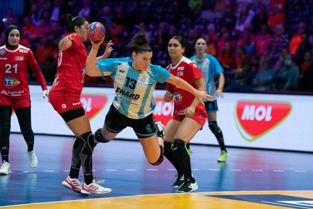 2025-12-08 Argentina vs Tunisia ROTTERDAM, NETHERLANDS - DECEMBER 8: during the IHF Worldchampionship 2025 match for women, between Argentina and Tunisia at Ahoy on December 8, 2025 in Rotterdam, Netherlands. Rotterdam Ahoy Netherlands Content not available for redistribution in The Netherlands directly or indirectly through any third parties. Copyright: xHenkxSeppenx