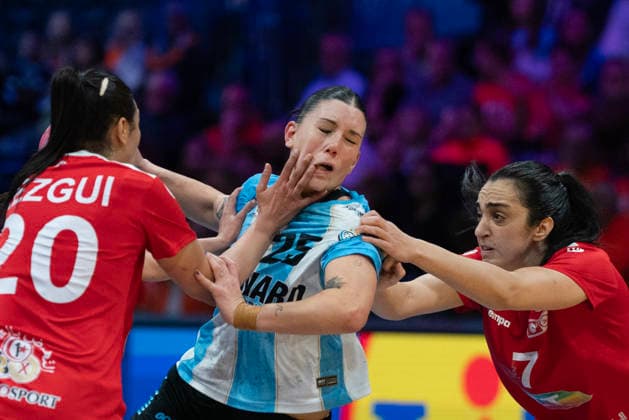 2025-12-08 Argentina vs Tunisia ROTTERDAM, NETHERLANDS - DECEMBER 8: during the IHF Worldchampionship 2025 match for women, between Argentina and Tunisia at Ahoy on December 8, 2025 in Rotterdam, Netherlands. Rotterdam Ahoy Netherlands Content not available for redistribution in The Netherlands directly or indirectly through any third parties. Copyright: xHenkxSeppenx