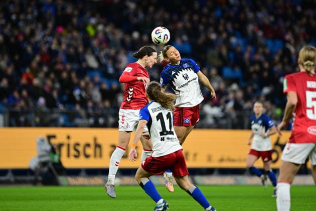 Soccer I Women I Season 2025 2026 I Bundesliga I 12 Matchday I Hamburger SV 1 FC Köln I 08 12 2025 Sara Agrez 4, 1 FC Köln Sophie Hillebrand 22, Hamburger SV Hamburg Volkspark, Volksparkstadion, Stadion, Volkspark Stadion Hamburg Germany Copyright: xLobeca FelixxSchlikisx
