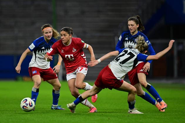 Soccer I Women I Season 2025 2026 I Bundesliga I 12 Matchday I Hamburger SV 1 FC Köln I 08 12 2025 Laura Feiersinger 27, 1 FC Köln Maria Mikolajova 27, Hamburger SV Hamburg Volkspark, Volksparkstadion, Stadium, Volkspark Stadion Hamburg Germany Copyright: xLobeca FelixxSchlikisx