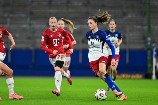 Soccer I Women I Season 2025 2026 I Bundesliga I 12 Matchday I Hamburger SV 1 FC Köln I 08 12 2025 Anna Gerhardt 21, 1 FC Köln Lotta Wrede 32, Hamburger SV Hamburg Volkspark, Volksparkstadion, Stadion, Volkspark Stadion Hamburg Germany Copyright: xLobeca FelixxSchlikisx