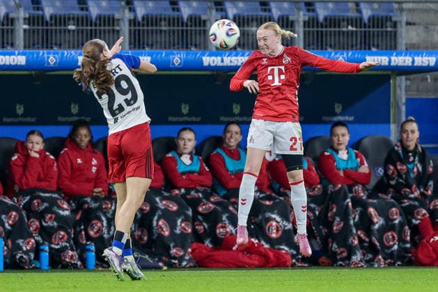 from left Leni Eggert Hamburger SV, 29 and Anna Gerhardt 1 FC Köln, 21 in header duel, header, duel, action, action, game scene, THE DFB REGULATIONS PROHIBIT ANY USE OF PHOTOGRAPHS AS IMAGE SEQUENCES AND OR QUASI VIDEO , 08 12 2025, Hamburg Germany , Football, Google Pixel Womens Bundesliga, Hamburger SV 1 FC Köln xobx