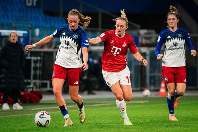 Google Pixel Womens Bundesliga Hamburger SV vs 1 FC Köln, 08 12 2025 Victoria Schulz Hamburger SV, 19 followed by Pauline Bremer 1 FC Köln, 11 Football, Google Pixel Womens Bundesliga, 12 Matchday Hamburger SV vs 1 FC Köln on 08 12 2025 at Volksparkstadion, Hamburg DFB REGULATIONS PROHIBIT ANY USE OF PHOTOGRAPHS AS IMAGE SEQUENCES AND OR QUASI VIDEO Copyright: xBEAUTIFULxSPORTS Tonhäuserx