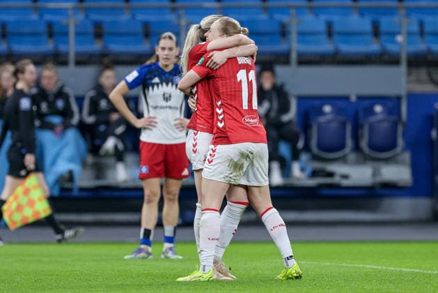 from left goal scorer Sandra Maria Jessen 1 FC Köln, 6 and Pauline Bremer 1 FC Köln, 11 with goal celebration, cheering, jubilant, optimistic, game scene, highlight, joy about the goal to 0 2, THE DFB REGULATIONS PROHIBIT ANY USE OF PHOTOGRAPHS AS IMAGE SEQUENCES AND OR QUASI VIDEO , 08 12 2025, Hamburg Germany , Football, Google Pixel Womens Bundesliga, Hamburger SV 1 FC Köln xobx