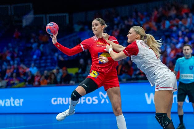 2025-12-08 Austria vs Poland ROTTERDAM, NETHERLANDS - DECEMBER 8: Ines Ivancok-Soltic of Austria en Paulina Uscinowicz of Poland during the IHF Worldchampionship 2025 match for women, between Austria and Poland at Ahoy on December 8, 2025 in Rotterdam, Netherlands. Rotterdam Ahoy Netherlands Content not available for redistribution in The Netherlands directly or indirectly through any third parties. Copyright: xHenkxSeppenx