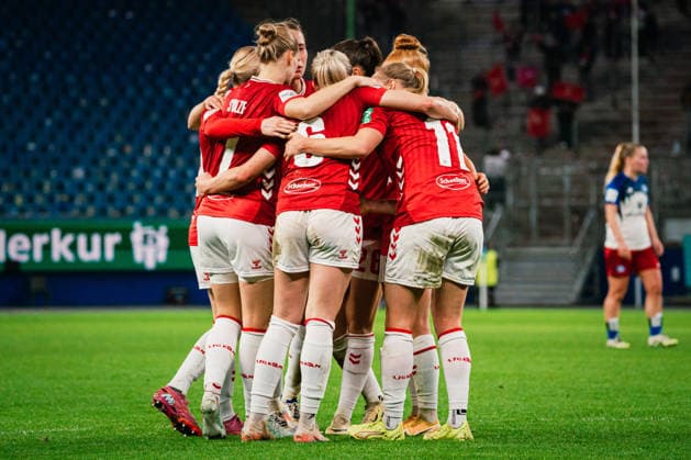 Google Pixel Women Bundesliga Hamburger SV vs 1 FC Köln, 08 12 2025 GOAL, CHEER by Sandra Maria Jessen 1 FC Köln, 6 to 0 2 Soccer, Google Pixel Women Bundesliga, 12 Matchday Hamburger SV vs 1 FC Köln on 08 12 2025 at Volksparkstadion, Hamburg DFB REGULATIONS PROHIBIT ANY USE OF PHOTOGRAPHS AS IMAGE SEQUENCES AND OR QUASI VIDEO Copyright: xBEAUTIFULxSPORTS Tonhäuserx