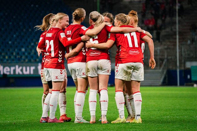 Google Pixel Women Bundesliga Hamburger SV vs 1 FC Köln, 08 12 2025 GOAL, CHEER by Sandra Maria Jessen 1 FC Köln, 6 to 0 2 Soccer, Google Pixel Women Bundesliga, 12 Matchday Hamburger SV vs 1 FC Köln on 08 12 2025 at Volksparkstadion, Hamburg DFB REGULATIONS PROHIBIT ANY USE OF PHOTOGRAPHS AS IMAGE SEQUENCES AND OR QUASI VIDEO Copyright: xBEAUTIFULxSPORTS Tonhäuserx