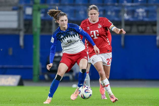 from left Lotta Wrede Hamburger SV, 32 and Laura Feiersinger 1 FC Köln, 27 in a duel, dynamic, action, action, game scene, THE DFB REGULATIONS PROHIBIT ANY USE OF PHOTOGRAPHS AS IMAGE SEQUENCES AND OR QUASI VIDEO , 08 12 2025, Hamburg Germany , Football, Google Pixel Womens Bundesliga, Hamburger SV 1 FC Köln xobx