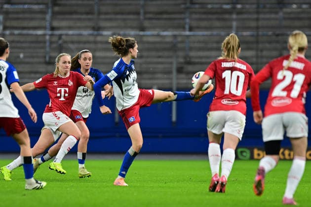Soccer I Women I Season 2025 2026 I Bundesliga I 12 Matchday I Hamburger SV 1 FC Köln I 08 12 2025 Lotta Wrede 32, Hamburger SV on the ball Hamburg Volkspark, Volksparkstadion, Stadium, Volkspark Stadion Hamburg Germany Copyright: xLobeca FelixxSchlikisx