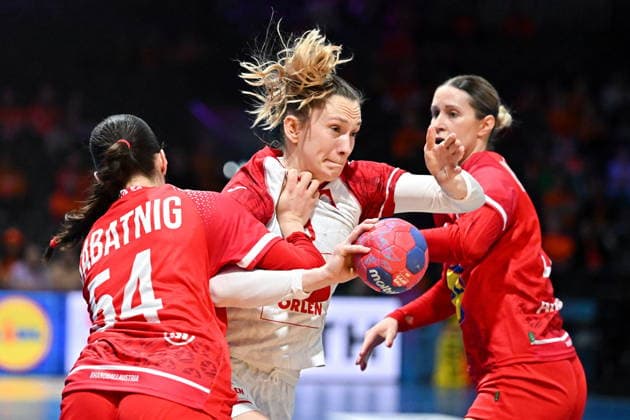 2025.12.08 Rotterdam pilka reczna kobiet Mistrzostwa Swiata Polska - Austria N z Karolina Kochaniak Foto Lukasz Laskowski PressFocus 2025.12.08 Rotterdam IHF WomenÕs Handball World Championship, WM, Weltmeisterschaft Poland vs Austria Karolina Kochaniak Credit: Lukasz Laskowski PressFocus NEWSPIX.PL --- newspix.pl 
