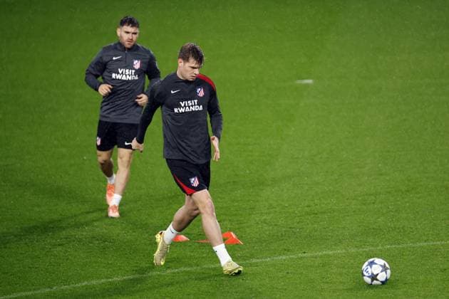 EINDHOVEN - Alexander Sorloth of Club Atletico de Madrid during a training session prior to the UEFA Champions League match between PSV Eindhoven and AtlÃ tico Madrid at the Phillips Stadium on December 8, 2025, in Eindhoven, Netherlands. ANP MAURICE VAN STEEN xVIxANPxSportx xxANPxIVx 544310927 originalFilename: 544310927.jpg