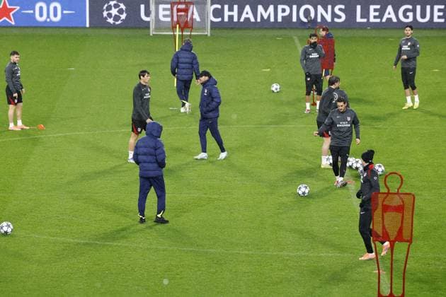 EINDHOVEN (L-R) Robin Le Normand of Club Atletico de Madrid, Coach Diego Simeone of Club Atletico de Madrid, Koke of Club Atletico de Madrid during a training session prior to the UEFA Champions League match between PSV Eindhoven and AtlÃ tico Madrid at the Phillips Stadium on December 8, 2025 in Eindhoven, Netherlands. ANP MAURICE VAN STEEN xVIxANPxSportx xxANPxIVx 544312227 originalFilename: 544312227.jpg