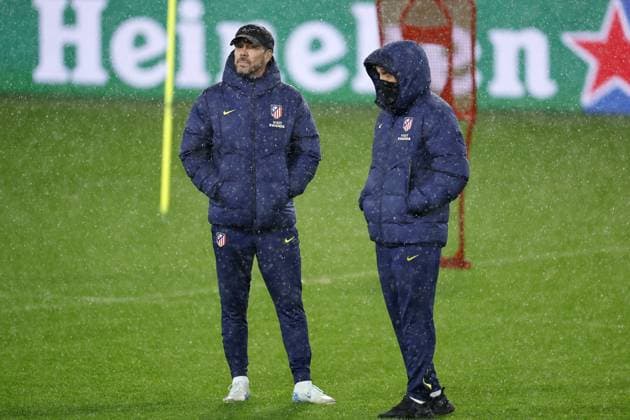 EINDHOVEN - Coach Diego Simeone of Club Atletico de Madrid during a training session prior to the UEFA Champions League match between PSV Eindhoven and AtlÃ tico Madrid at the Phillips Stadium on December 8, 2025, in Eindhoven, Netherlands. ANP MAURICE VAN STEEN xVIxANPxSportx xxANPxIVx 544312240 originalFilename: 544312240.jpg