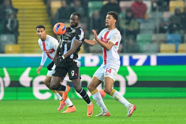 GenoaÕs Sebastian Otoa fights for the ball with Udinese s Keinan Davis during the Serie A soccer match between Udinese and Genoa at the Bluenergy Stadium in Udine, Italy - Monday, December 08, 2025. - Soccer .  Copyright: xTanoxPecoraro LaPressex