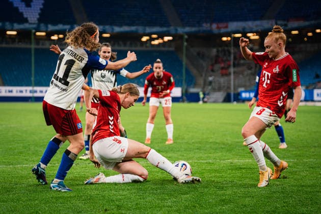 Google Pixel Womens Bundesliga Hamburger SV vs 1 FC Köln, 08 12 2025 Celina Degen 1 FC Köln, 5 clears the ball Football, Google Pixel Womens Bundesliga, 12 Matchday Hamburger SV vs 1 FC Köln on 08 12 2025 at Volksparkstadion, Hamburg DFB REGULATIONS PROHIBIT ANY USE OF PHOTOGRAPHS AS IMAGE SEQUENCES AND OR QUASI VIDEO Copyright: xBEAUTIFULxSPORTS Tonhäuserx