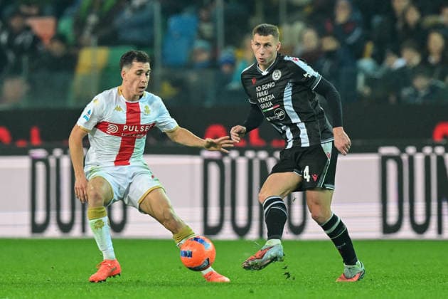 GenoaÕs Patrizio Masini fights for the ball with Udinese s Sandi Lovric during the Serie A soccer match between Udinese and Genoa at the Bluenergy Stadium in Udine, Italy - Monday, December 08, 2025. - Soccer .  Copyright: xTanoxPecoraro LaPressex