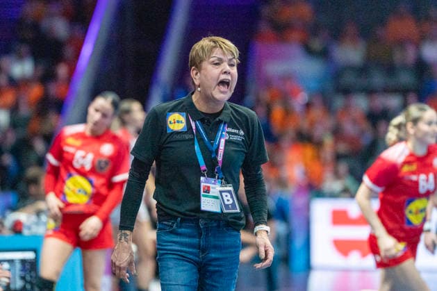 2025-12-08 Austria vs Poland ROTTERDAM, NETHERLANDS - DECEMBER 8: coach Monique Tijsterman of Austria during the IHF Worldchampionship 2025 match for women, between Austria and Poland at Ahoy on December 8, 2025 in Rotterdam, Netherlands. Rotterdam Ahoy Netherlands Content not available for redistribution in The Netherlands directly or indirectly through any third parties. Copyright: xHenkxSeppenx
