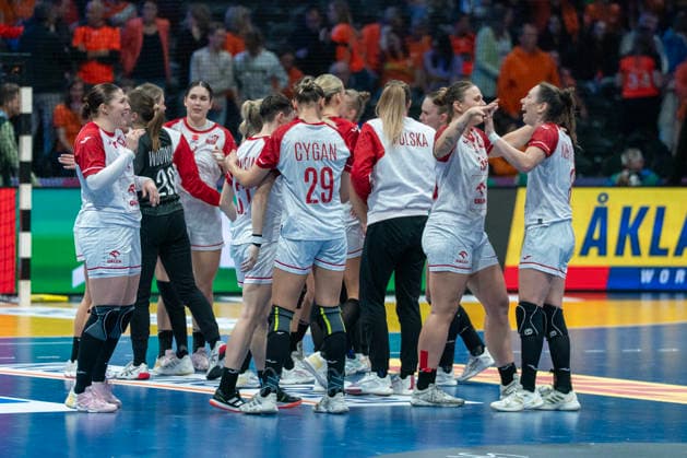2025-12-08 Austria vs Poland ROTTERDAM, NETHERLANDS - DECEMBER 8: Poland celebrates during the IHF Worldchampionship 2025 match for women, between Austria and Poland at Ahoy on December 8, 2025 in Rotterdam, Netherlands. Rotterdam Ahoy Netherlands Content not available for redistribution in The Netherlands directly or indirectly through any third parties. Copyright: xHenkxSeppenx