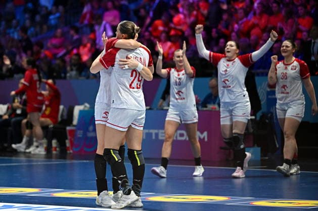 2025.12.08 Rotterdam pilka reczna kobiet Mistrzostwa Swiata Polska - Austria N z radosc emocje Foto Lukasz Laskowski PressFocus 2025.12.08 Rotterdam IHF WomenÕs Handball World Championship, WM, Weltmeisterschaft Poland vs Austria radosc emocje Credit: Lukasz Laskowski PressFocus NEWSPIX.PL --- newspix.pl 
