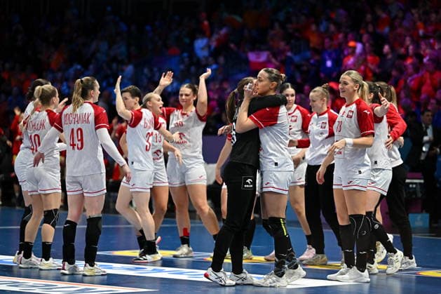 2025.12.08 Rotterdam pilka reczna kobiet Mistrzostwa Swiata Polska - Austria N z radosc emocje druzyna Foto Lukasz Laskowski PressFocus 2025.12.08 Rotterdam IHF WomenÕs Handball World Championship, WM, Weltmeisterschaft Poland vs Austria radosc emocje druzyna Credit: Lukasz Laskowski PressFocus NEWSPIX.PL --- newspix.pl 