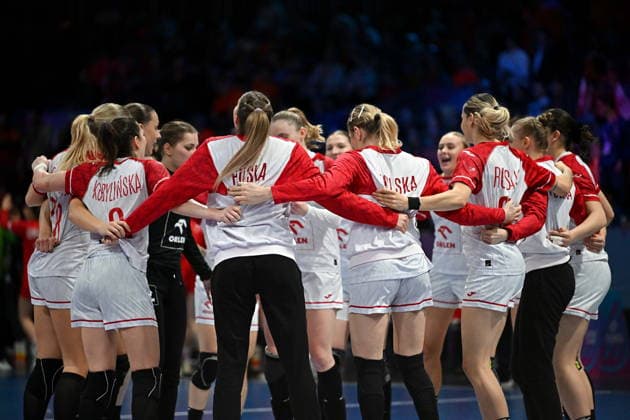 2025.12.08 Rotterdam pilka reczna kobiet Mistrzostwa Swiata Polska - Austria N z radosc emocje druzyna Foto Lukasz Laskowski PressFocus 2025.12.08 Rotterdam IHF WomenÕs Handball World Championship, WM, Weltmeisterschaft Poland vs Austria radosc emocje druzyna Credit: Lukasz Laskowski PressFocus NEWSPIX.PL --- newspix.pl 
