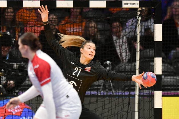 2025.12.08 Rotterdam pilka reczna kobiet Mistrzostwa Swiata Polska - Austria N z Barbara Zima Foto Lukasz Laskowski PressFocus 2025.12.08 Rotterdam IHF WomenÕs Handball World Championship, WM, Weltmeisterschaft Poland vs Austria Barbara Zima Credit: Lukasz Laskowski PressFocus NEWSPIX.PL --- newspix.pl 