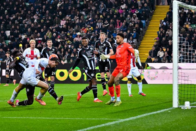 Header of Genoa s Daniele Sommariva during Udinese Calcio vs Genoa CFC, Italian soccer Serie A match in Udine, Italy, December 08 2025  Copyright: xAlessioxMarini IPAxSportx xipa-agency.netx xx IPA_68924846 IPA_Agency_IPA68924846