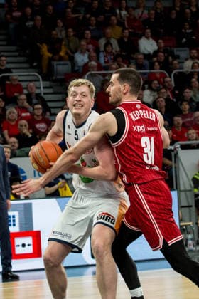 Bamberg, Germany 08 December 2025 1 BBL 2025 2026 BMA365 Bamberg Baskets vs Rostock Seawolves In the picture Lukasz Kolenda Rostock vs Daniel Keppeler Bamberg Brose Arena Bayern Copyright: xFotostandx xSchmittx