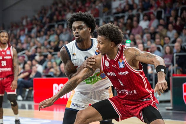 Bamberg, Germany 08 December 2025 1 BBL 2025 2026 BMA365 Bamberg Baskets vs Rostock Seawolves In the picture Kassim Nicholson Rostock vs Demarcus Demonia Bamberg Brose Arena Bayern Copyright: xFotostandx xSchmittx