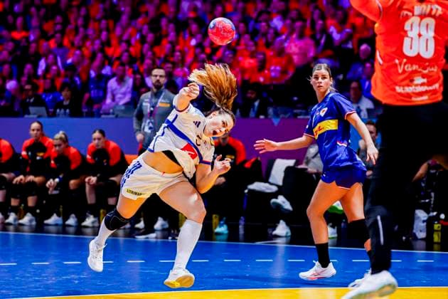 Clarisse Mairot of France throw the ball Netherlands v France, 27th IHF Women s Handball World Championship, WM, Weltmeisterschaft - Main Round, Netherlands v France, Ahoy, December 8, 2025, Rotterdam, Netherlands.